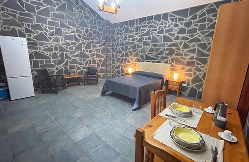 Las Rosas Casa | Cabaña de piedra volcánica