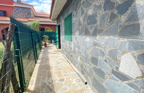 Las Rosas Casa | Cabaña de piedra volcánica