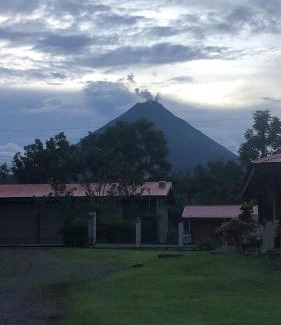La Fortuna Apartamento | Volcano Refuge House