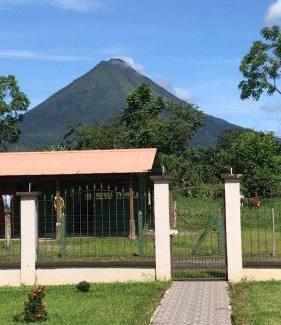 La Fortuna Apartamento | Volcano Refuge House