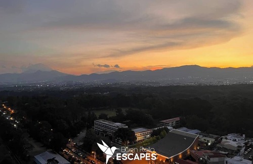 Zona 11 Apartamento | Volcano View Skyline Luxury KING Bed FREE Pool/Gym