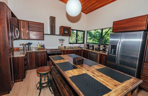 Santa Rosa Casa | Volcano Views - Close to Hiking-Waterfalls-Kayaking