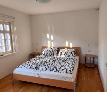 Herrenberg Apartamento | Voll ausgestattetes Apartment direkt in der City
