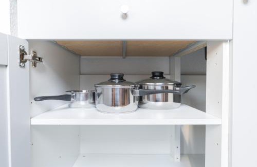 Cottbus Apartamento | Vollausgtesttattes modernes Studio,nahe BTU,Netflix,kostenloser TIEFGARAGENSTELLPlatz
