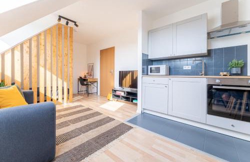 Cottbus Apartamento | Vollausgtesttattes modernes Studio,nahe BTU,Netflix,kostenloser TIEFGARAGENSTELLPlatz