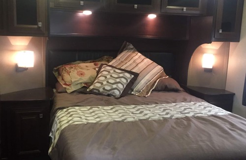 San Diego Country Estates Casa | Voltage 5th wheel Coach "Condo on wheels"