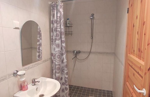 Suuresadama Apartamento | Vormsi ohvitseride maja korter nr 7