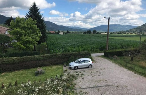 Dommartin-les-Remiremont Apartamento | Vosges: Beautiful apartment with exterior in the countryside.
