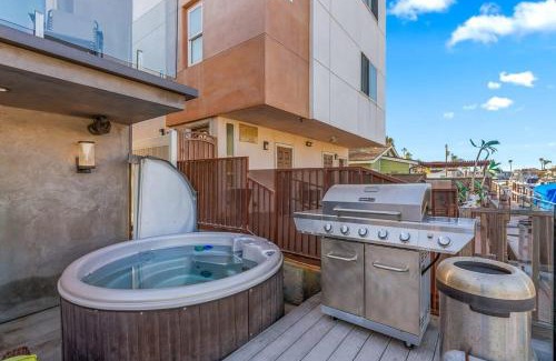 Sunset Beach Casa | Voted Airbnb Most Loved Home 2024 Duffy Boat