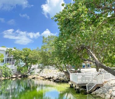 Key Largo Apartamento | VOTED KEY LARGO'S #1 DESTINATION, Pool, Marina, Kayaks, Tennis, Pickle Ball