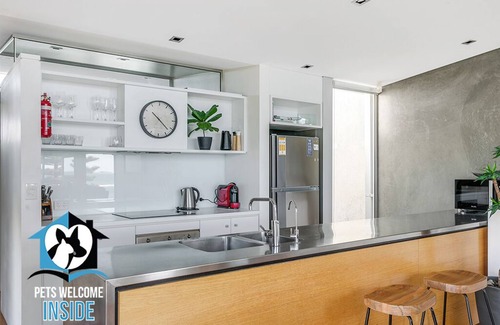 Encounter Bay Casa | PetLet 10: New York Loft Style + Pet Friendly