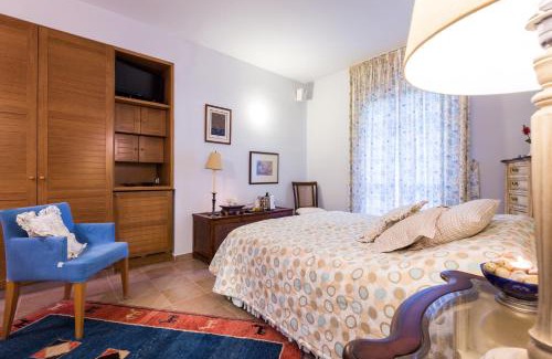 Melissopetra Apartamento | Voukamvilia Junior Suite in Epidavros Shared Pool