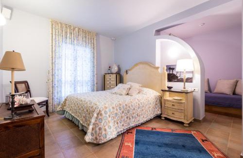 Melissopetra Apartamento | Voukamvilia Junior Suite in Epidavros Shared Pool
