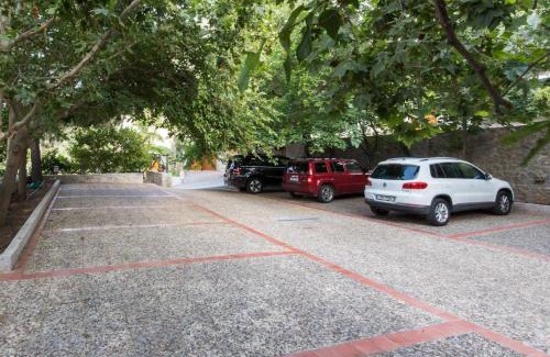 Melissopetra Apartamento | Voukamvilia Junior Suite in Epidavros Shared Pool