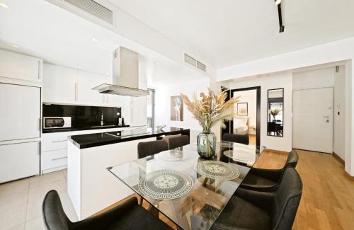 Voula Apartamento | Voula Private Pool, Beach, Home cinema Apartment