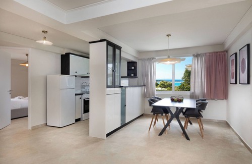Vouliagmeni Casa | Vouliagmeni Stylish Homes by BluPine
