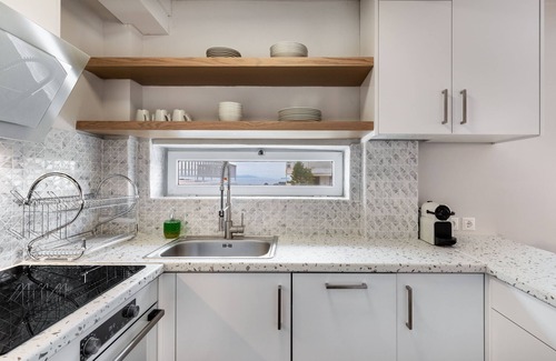 Vouliagmeni Casa | Vouliagmeni Stylish Homes by BluPine