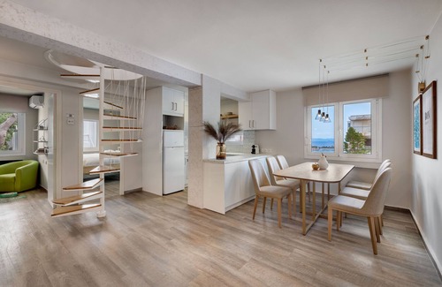Vouliagmeni Casa | Vouliagmeni Stylish Homes by BluPine
