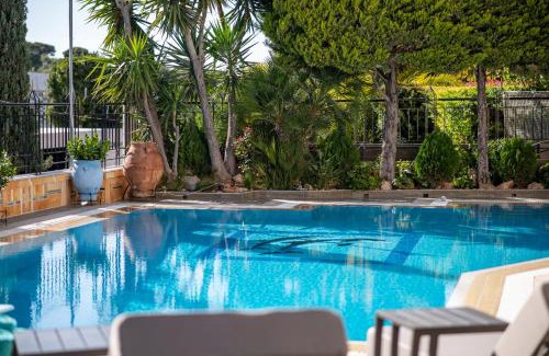 Vari-Voula-Vouliagmeni Villa | Vouliagmeni Athenian Riviera Villa