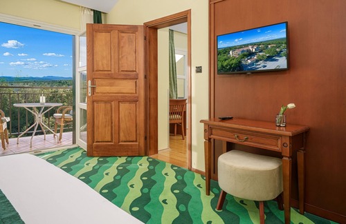 Lozovac Hotel | Vrata Krke Hotel