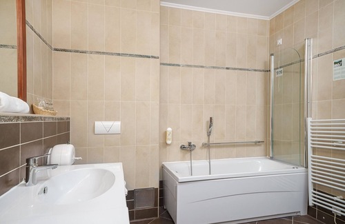 Lozovac Hotel | Vrata Krke Hotel