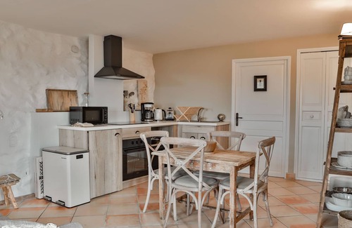 Saint-Laurent-du-Pape Apartamento | Vrbo Property
