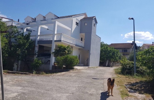 Raslina Apartamento | Vrbo Property