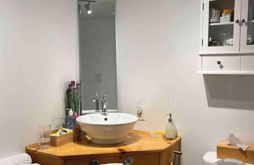 La Haute-Saint-Charles Cama Y Desayuno | Vrbo Property