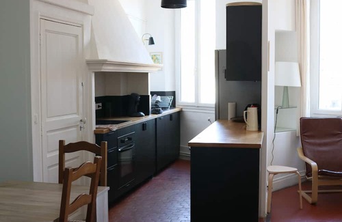 6th Arrondissement Apartamento | Vrbo Property