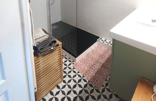 6th Arrondissement Apartamento | Vrbo Property