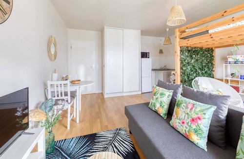 Palaiseau Apartamento | Vrbo Property