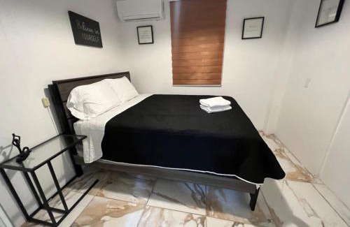 Arecibo Pueblo Apartamento | VSS Minimalista in Arecibo - Sleek and Serene Stay Near Beaches