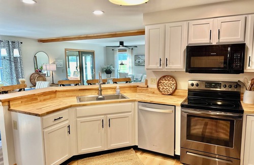 Bennington Casa | VT at its best! Near hiking trails, museums & colleges.