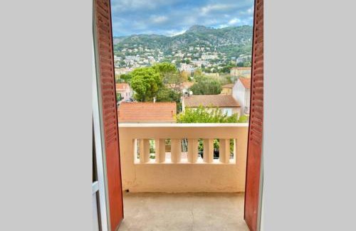 Toulon Apartamento | Vue Faron - Appart cosy - Proche Téléphérique/Gare