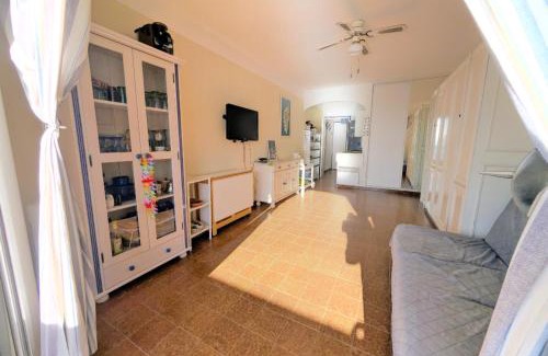 Tiuccia Apartamento | Vue mer pieds dans l'eau grand appart privé T1 bis avec cuisine équipée et salle d'eau Opportunité sur la plage
