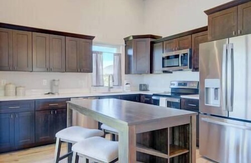Ennis Casa | Vujo Villa - Ennis, Montana!