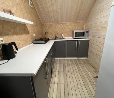 Polyanytsya Cabina | VULYK z MEDOM