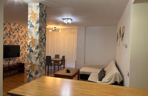 Ciudad Real Apartamento | VUT EL PARQUE -con piscina en verano - APARCAMIENTO EN CALLE Y PARKING GRATIS EN EL CENTRO