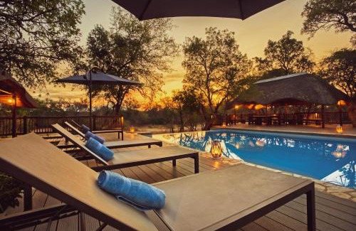 Thorny Bush Game Reserve Hotel | Vuyani River Lodge