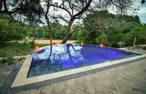 Thorny Bush Game Reserve Cabina | Vuyani Safari Lodge