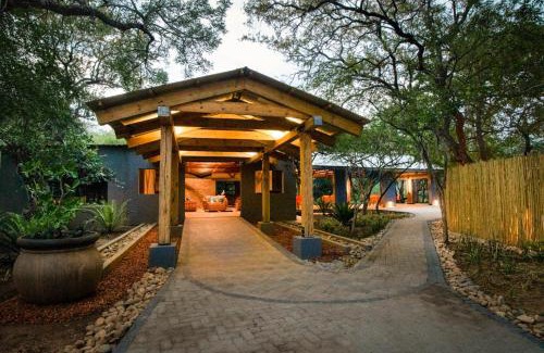 Thorny Bush Game Reserve Cabina | Vuyani Safari Lodge