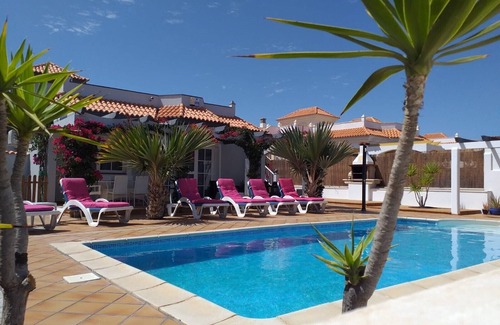 Caleta de Fuste Villa | Villa independiente de lujo Rochelle con piscina climatizada en 5 * Championship Golf Resort