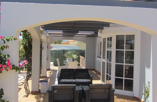 Caleta de Fuste Villa | Villa independiente de lujo Rochelle con piscina climatizada en 5 * Championship Golf Resort