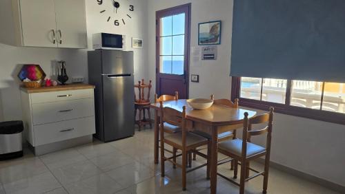 Alojera Apartamento | Vv Puesta de Sol frente al mar con Balcón y Aire Acondicionado