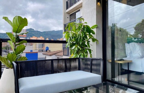 Barrios Unidos Apartamento | w Astounding Loft in Virrey