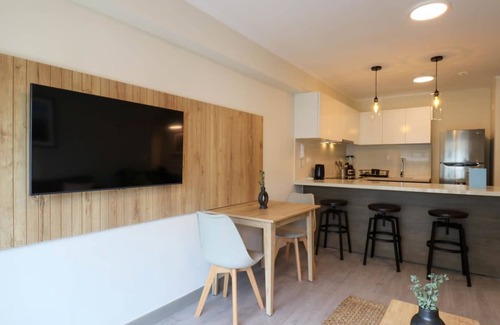 Centro Financiero de San Isidro Apartamento | w Fascinating 1BR w AC in San Isidro