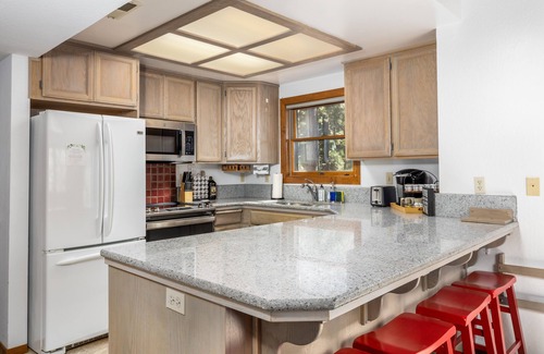 Arnold Chalet De Esquí | W House in BLS, sleeps 20 with Game Room, HotTub, Central AC&Heat, Pet friendly