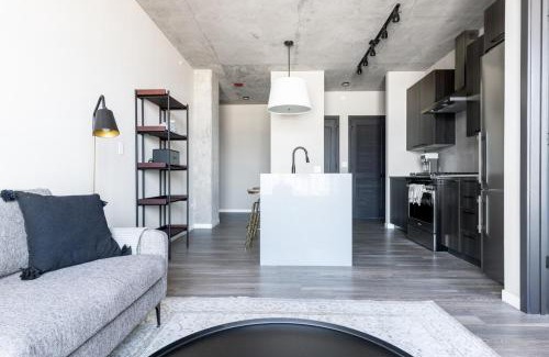 West Loop Apartamento | W Loop 1BR w Pool Gym nr Fulton Mkt CHI-293
