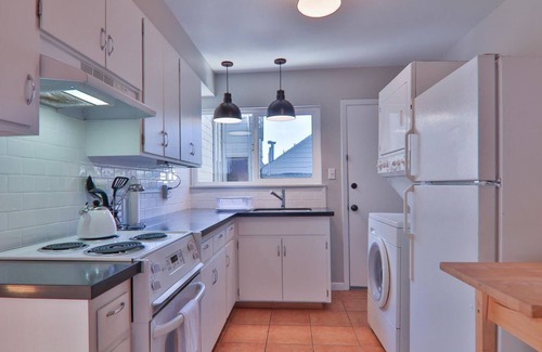 Mission District Apartamento | W/ outdoor space and private entry, the home is an ideal self-contained shelter.