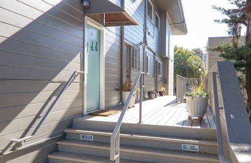 Mission District Apartamento | W/ outdoor space and private entry, the home is an ideal self-contained shelter.
